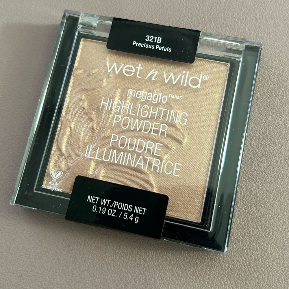 5 for $20😍Wet n Wild MegaGlo Highlighting Powder Precious Petals 321B FULL SIZE